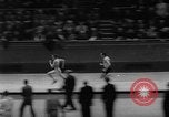 Standbild Indoor-strecke Leichtathletik New York United States USA, 1959, aus Sekunde 49 historischem Filmmaterial Videoclip 65675055766