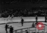 Standbild Indoor-strecke Leichtathletik New York United States USA, 1959, aus Sekunde 55 historischem Filmmaterial Videoclip 65675055766