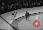 Standbild Indoor-strecke Leichtathletik New York United States USA, 1959, aus Sekunde 57 historischem Filmmaterial Videoclip 65675055766