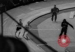 Standbild Indoor-strecke Leichtathletik New York United States USA, 1959, aus Sekunde 58 historischem Filmmaterial Videoclip 65675055766