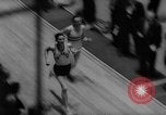 Standbild Indoor-strecke Leichtathletik New York United States USA, 1959, aus Sekunde 60 historischem Filmmaterial Videoclip 65675055766