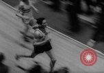 Standbild Indoor-strecke Leichtathletik New York United States USA, 1959, aus Sekunde 61 historischem Filmmaterial Videoclip 65675055766