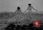 Standbild Mode für Feiertage Niederländische Antillen, 1959, aus Sekunde 45 historischem Filmmaterial Videoclip 65675055775
