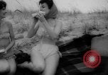 Standbild Mode für Feiertage Niederländische Antillen, 1959, aus Sekunde 52 historischem Filmmaterial Videoclip 65675055775
