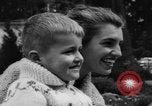 Immagine di I bambini allo zoo Canada, 1959, secondo 21 filmato di repertorio 65675055776