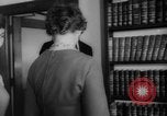 Standbild test ein oraler Polio-Impfstoff (Impfstoff gegen Kinderlähmung) Dade Country Florida USA, 1960, aus Sekunde 17 historischem Filmmaterial Videoclip 65675055782