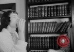 Standbild test ein oraler Polio-Impfstoff (Impfstoff gegen Kinderlähmung) Dade Country Florida USA, 1960, aus Sekunde 20 historischem Filmmaterial Videoclip 65675055782