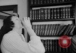Standbild test ein oraler Polio-Impfstoff (Impfstoff gegen Kinderlähmung) Dade Country Florida USA, 1960, aus Sekunde 21 historischem Filmmaterial Videoclip 65675055782