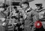 Standbild test ein oraler Polio-Impfstoff (Impfstoff gegen Kinderlähmung) Dade Country Florida USA, 1960, aus Sekunde 32 historischem Filmmaterial Videoclip 65675055782