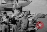Standbild test ein oraler Polio-Impfstoff (Impfstoff gegen Kinderlähmung) Dade Country Florida USA, 1960, aus Sekunde 35 historischem Filmmaterial Videoclip 65675055782