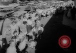 Standbild test ein oraler Polio-Impfstoff (Impfstoff gegen Kinderlähmung) Dade Country Florida USA, 1960, aus Sekunde 42 historischem Filmmaterial Videoclip 65675055782