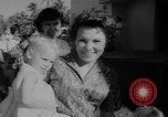 Standbild test ein oraler Polio-Impfstoff (Impfstoff gegen Kinderlähmung) Dade Country Florida USA, 1960, aus Sekunde 45 historischem Filmmaterial Videoclip 65675055782