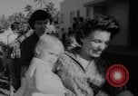 Standbild test ein oraler Polio-Impfstoff (Impfstoff gegen Kinderlähmung) Dade Country Florida USA, 1960, aus Sekunde 46 historischem Filmmaterial Videoclip 65675055782