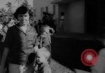 Standbild test ein oraler Polio-Impfstoff (Impfstoff gegen Kinderlähmung) Dade Country Florida USA, 1960, aus Sekunde 47 historischem Filmmaterial Videoclip 65675055782