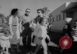 Standbild test ein oraler Polio-Impfstoff (Impfstoff gegen Kinderlähmung) Dade Country Florida USA, 1960, aus Sekunde 51 historischem Filmmaterial Videoclip 65675055782