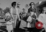 Standbild test ein oraler Polio-Impfstoff (Impfstoff gegen Kinderlähmung) Dade Country Florida USA, 1960, aus Sekunde 52 historischem Filmmaterial Videoclip 65675055782