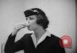 Standbild test ein oraler Polio-Impfstoff (Impfstoff gegen Kinderlähmung) Dade Country Florida USA, 1960, aus Sekunde 54 historischem Filmmaterial Videoclip 65675055782