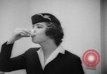 Standbild test ein oraler Polio-Impfstoff (Impfstoff gegen Kinderlähmung) Dade Country Florida USA, 1960, aus Sekunde 56 historischem Filmmaterial Videoclip 65675055782