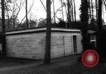 Standbild Familie fallout shelter Design Thomasville Georgia USA, 1960, aus Sekunde 5 historischem Filmmaterial Videoclip 65675055783