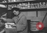 Standbild Familie fallout shelter Design Thomasville Georgia USA, 1960, aus Sekunde 12 historischem Filmmaterial Videoclip 65675055783