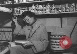 Standbild Familie fallout shelter Design Thomasville Georgia USA, 1960, aus Sekunde 14 historischem Filmmaterial Videoclip 65675055783