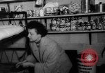 Standbild Familie fallout shelter Design Thomasville Georgia USA, 1960, aus Sekunde 19 historischem Filmmaterial Videoclip 65675055783
