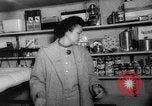 Standbild Familie fallout shelter Design Thomasville Georgia USA, 1960, aus Sekunde 20 historischem Filmmaterial Videoclip 65675055783