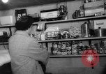 Standbild Familie fallout shelter Design Thomasville Georgia USA, 1960, aus Sekunde 22 historischem Filmmaterial Videoclip 65675055783