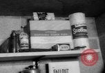 Standbild Familie fallout shelter Design Thomasville Georgia USA, 1960, aus Sekunde 28 historischem Filmmaterial Videoclip 65675055783