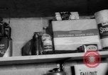 Standbild Familie fallout shelter Design Thomasville Georgia USA, 1960, aus Sekunde 29 historischem Filmmaterial Videoclip 65675055783