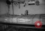 Standbild Familie fallout shelter Design Thomasville Georgia USA, 1960, aus Sekunde 37 historischem Filmmaterial Videoclip 65675055783