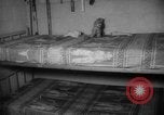 Standbild Familie fallout shelter Design Thomasville Georgia USA, 1960, aus Sekunde 38 historischem Filmmaterial Videoclip 65675055783
