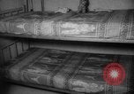 Standbild Familie fallout shelter Design Thomasville Georgia USA, 1960, aus Sekunde 39 historischem Filmmaterial Videoclip 65675055783