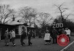 Standbild Streik bei Zoo Bronx New York City USA, 1961, aus Sekunde 11 historischem Filmmaterial Videoclip 65675055791