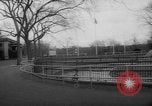 Standbild Streik bei Zoo Bronx New York City USA, 1961, aus Sekunde 21 historischem Filmmaterial Videoclip 65675055791