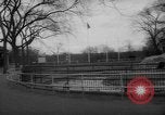 Standbild Streik bei Zoo Bronx New York City USA, 1961, aus Sekunde 22 historischem Filmmaterial Videoclip 65675055791