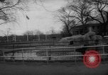 Standbild Streik bei Zoo Bronx New York City USA, 1961, aus Sekunde 26 historischem Filmmaterial Videoclip 65675055791