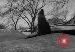Standbild Streik bei Zoo Bronx New York City USA, 1961, aus Sekunde 30 historischem Filmmaterial Videoclip 65675055791