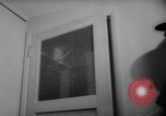 Immagine di Fallout shelter in casa Denver Colorado USA, 1959, secondo 7 filmato di repertorio 65675055801
