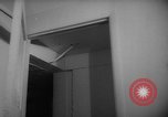 Immagine di Fallout shelter in casa Denver Colorado USA, 1959, secondo 8 filmato di repertorio 65675055801