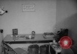 Immagine di Fallout shelter in casa Denver Colorado USA, 1959, secondo 27 filmato di repertorio 65675055801
