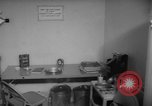 Immagine di Fallout shelter in casa Denver Colorado USA, 1959, secondo 28 filmato di repertorio 65675055801