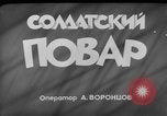 Standbild Armee cook Moskau Russland Sowjetunion, 1961, aus Sekunde 4 historischem Filmmaterial Videoclip 65675055814
