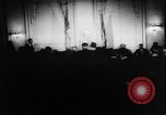 Immagine di Ufficiali dare la parola Washington DC USA, 1963, secondo 1 filmato di repertorio 65675055827