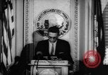 Immagine di Ufficiali dare la parola Washington DC USA, 1963, secondo 8 filmato di repertorio 65675055827