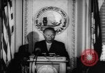 Immagine di Ufficiali dare la parola Washington DC USA, 1963, secondo 21 filmato di repertorio 65675055827