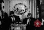 Immagine di Ufficiali dare la parola Washington DC USA, 1963, secondo 42 filmato di repertorio 65675055827