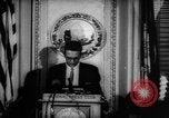 Immagine di Ufficiali dare la parola Washington DC USA, 1963, secondo 44 filmato di repertorio 65675055827