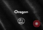 Immagine di Display ufficiale delle merci Oregon United States USA, 1962, secondo 3 filmato di repertorio 65675055840