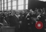 Immagine di Display ufficiale delle merci Oregon United States USA, 1962, secondo 8 filmato di repertorio 65675055840